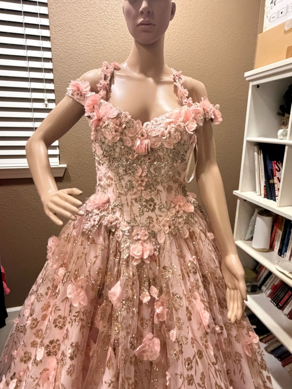 Dancing Queen U S A Gown Sweet 16/Quince Sweetheart Neckline Embroidered Sz  S - Picture 5 of 11
